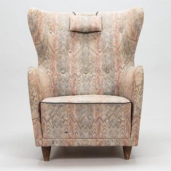 A mid-20th century armchair.