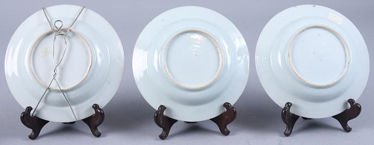 BÄRTALLRIKAR, 6 st samt TALLRIKAR, 2 st, porslin, Kina, 1700/1800-tal.