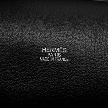 HERMÈS, a black Clemence bullcalf "Jypsiere" shoulder bag.