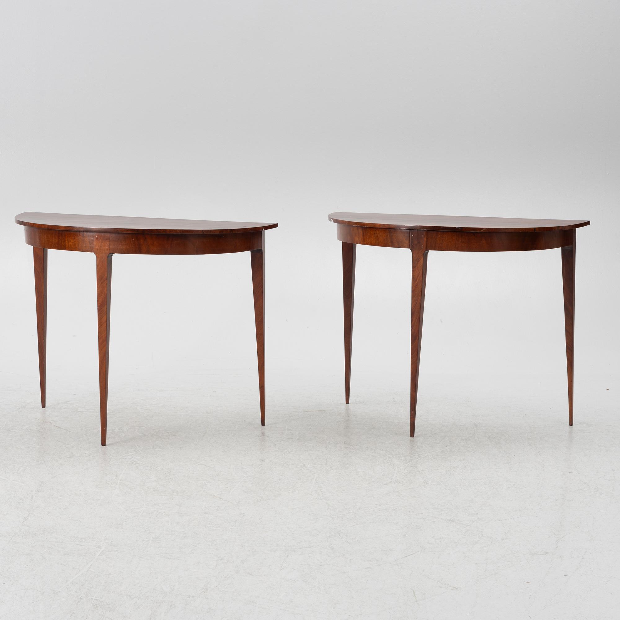 Månbord, ett par, 1800-talets andra hälft.