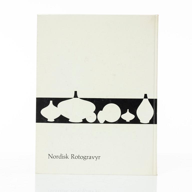 Berndt Friberg, miniatyrvaser, tio stycken, stengods, Gustavsbergs Studio 1960-/70-tal, samt bok.