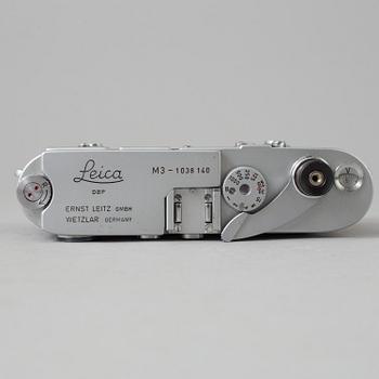 A chrome Leica M3 no 1038140 from Wetzlar 1961 with simmilux 1:1,4/35 with chrome ring M3 eyes.
