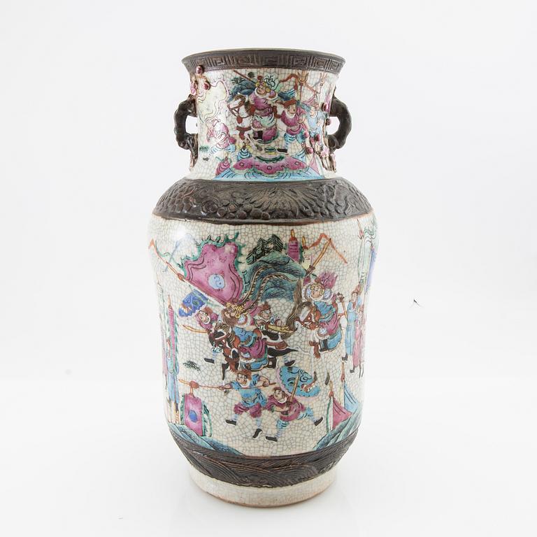 Vase China around 1900 porcelain.