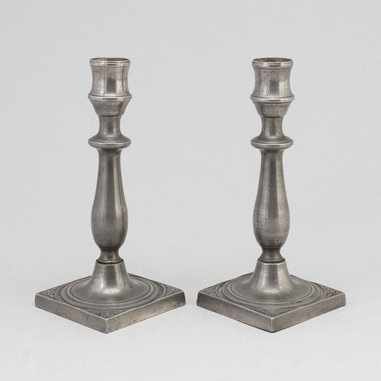 A PAIR OF EMPIRE PEWTER CANDLESTICKS, first half of the 19th century.