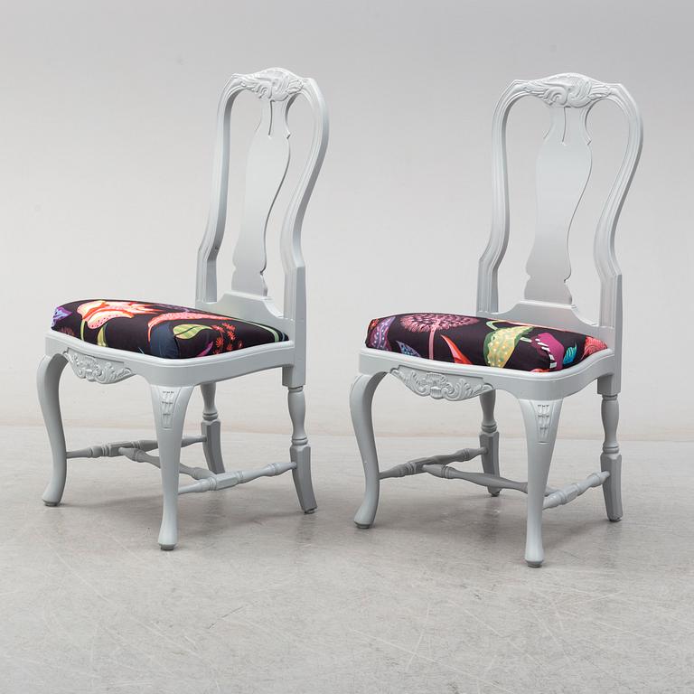 A rococo style dining table and six chairs, end of 20th century.