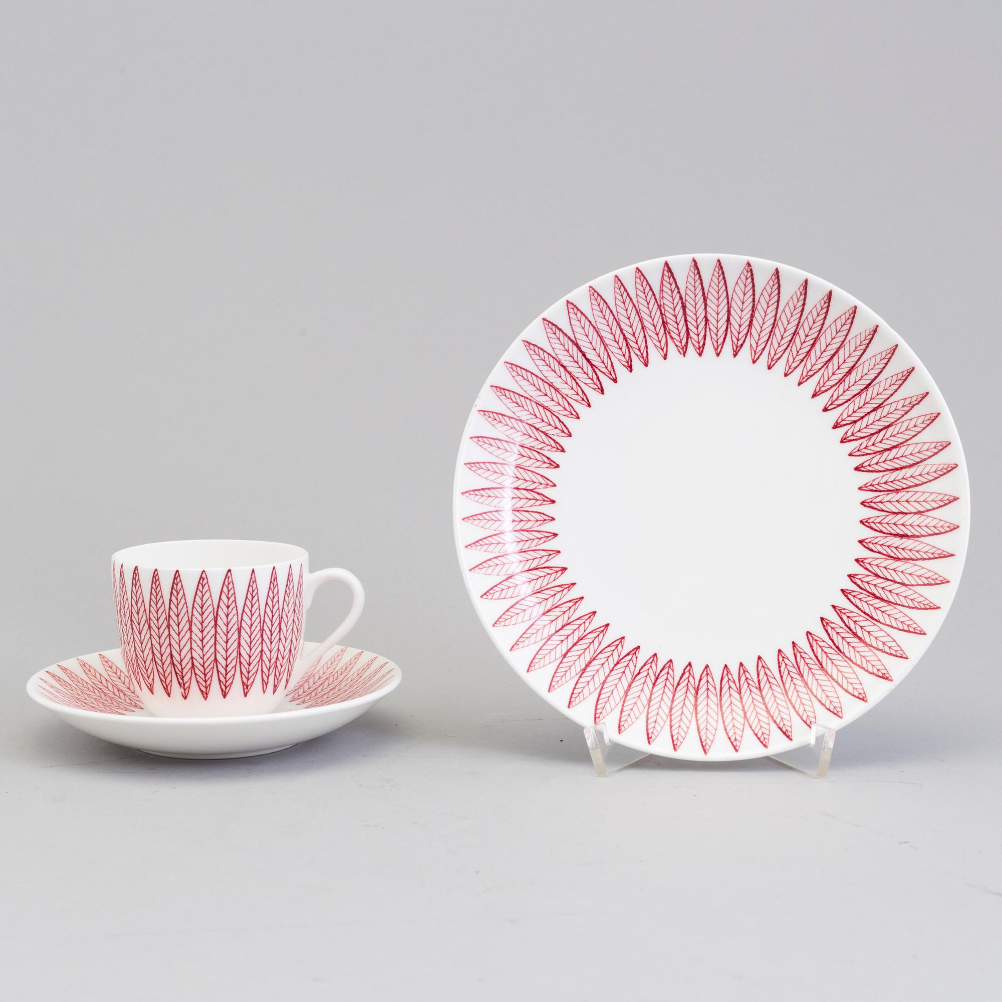 STIG LINDBERG, kaffekoppar med fat, 12 st, samt 12 asietter, benporslin, "Salix", Stig Lindberg, Gustavsberg.