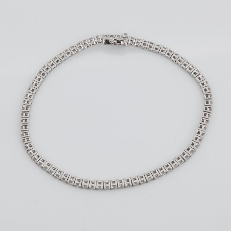 A brilliant-cut diamond bracelet, 3.51 cts in total.