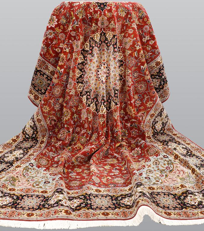 A Tabriz carpet, part silk, so-called 50 Raj, approx. 352 x 250 cm.