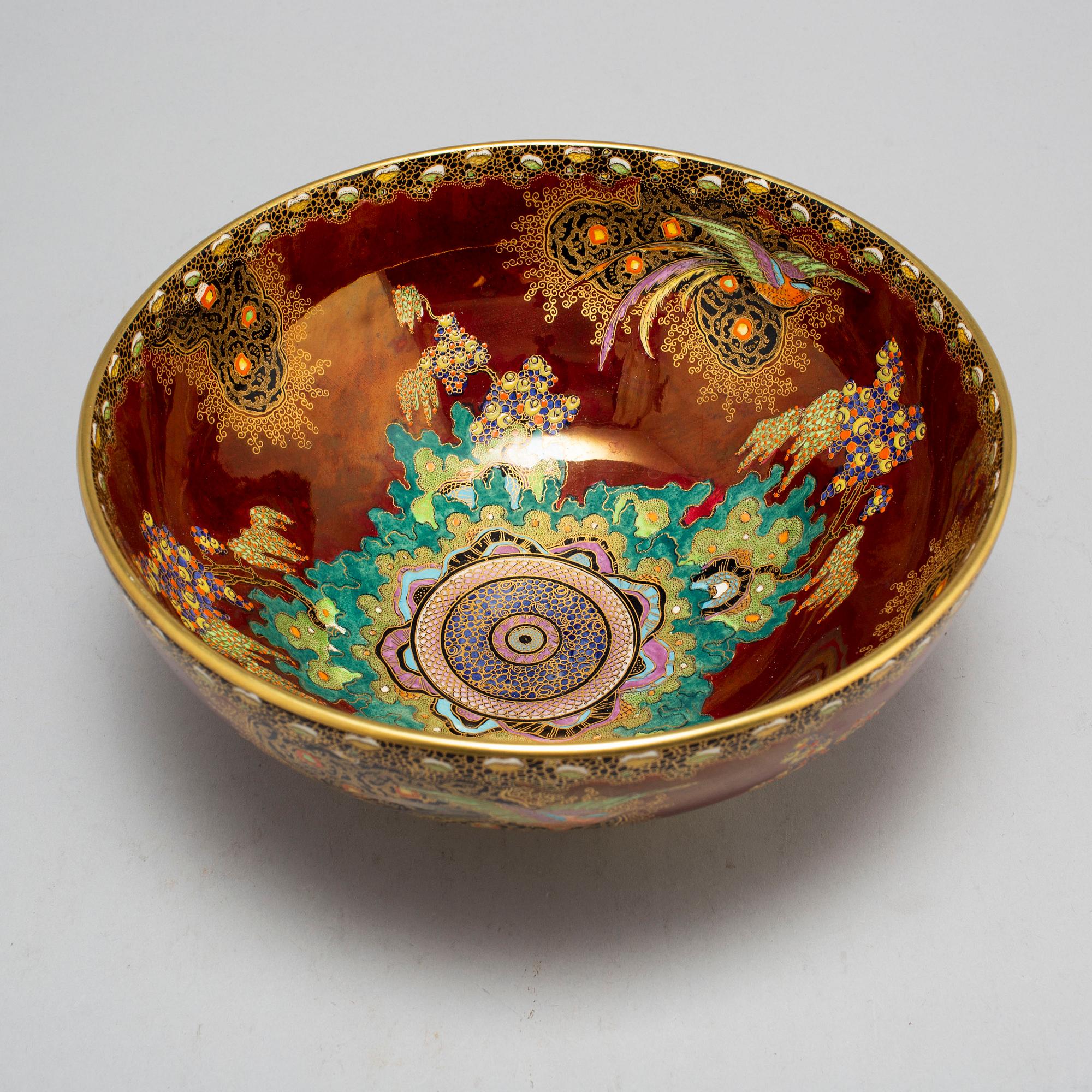 A porcelain bowl by Carlton Ware, England.