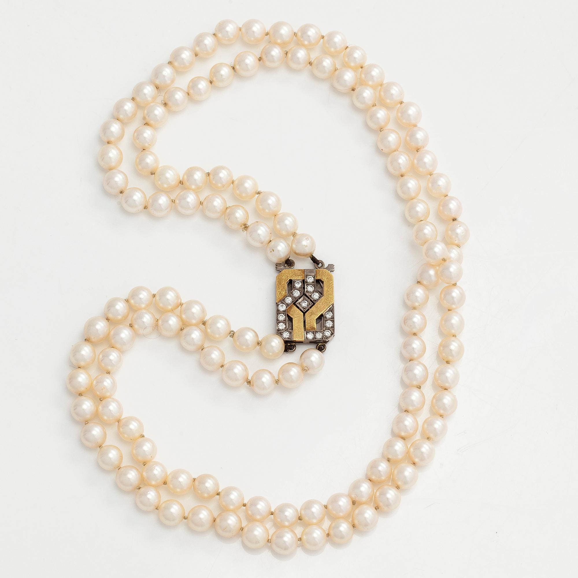 Pärlcollier, lås 18K guld med diamanter. St Eriks Silversmedja, Stockholm, 1987.