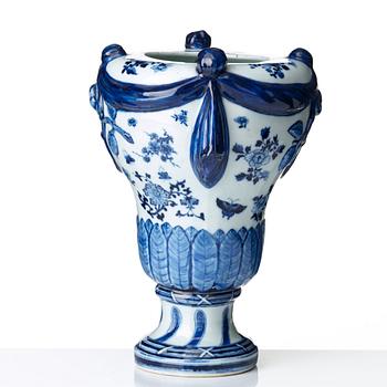 A blue and white vase, Qing dynasty, Qianlong (1736-95).