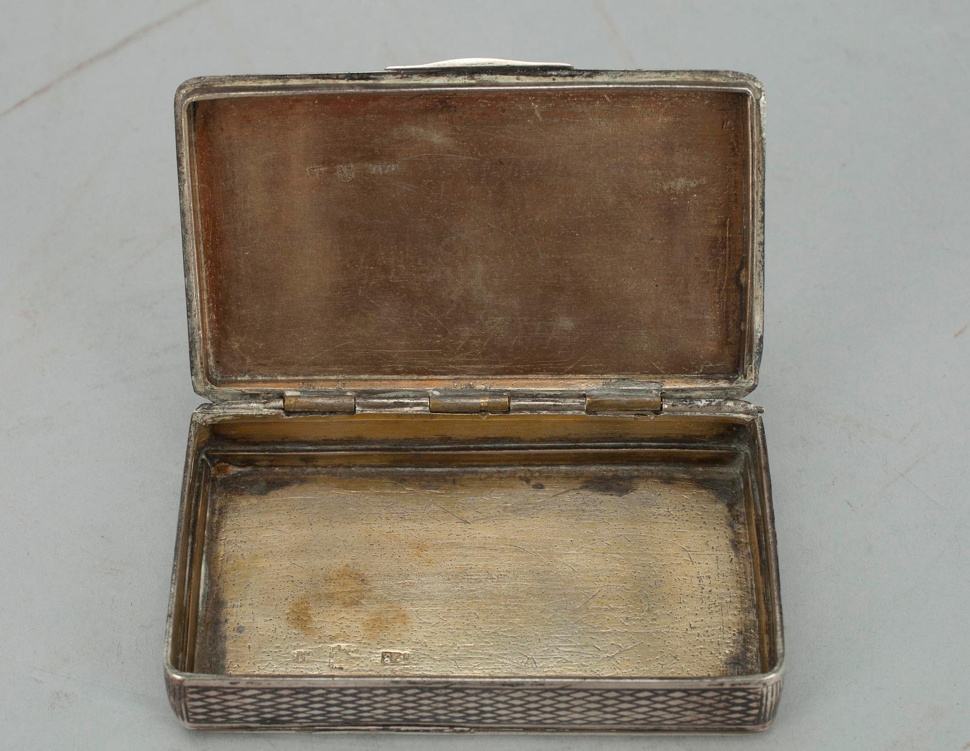 DOSA, silver, Moskva, 1800-talets slut. Vikt 106,5 g.