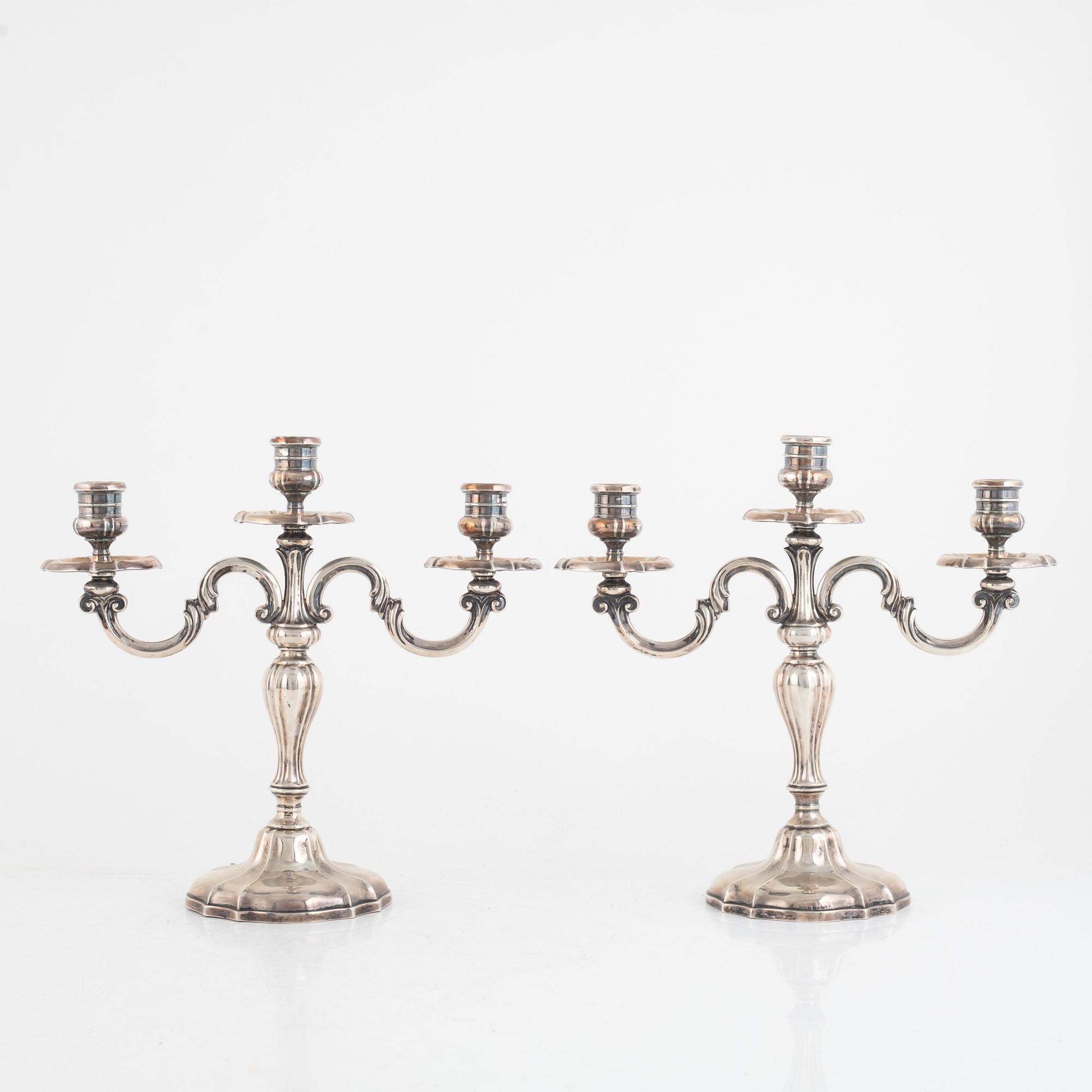 Kandelabrar, ett par, silver, svensk importstämpel K Anderson, Stockholm 1929.