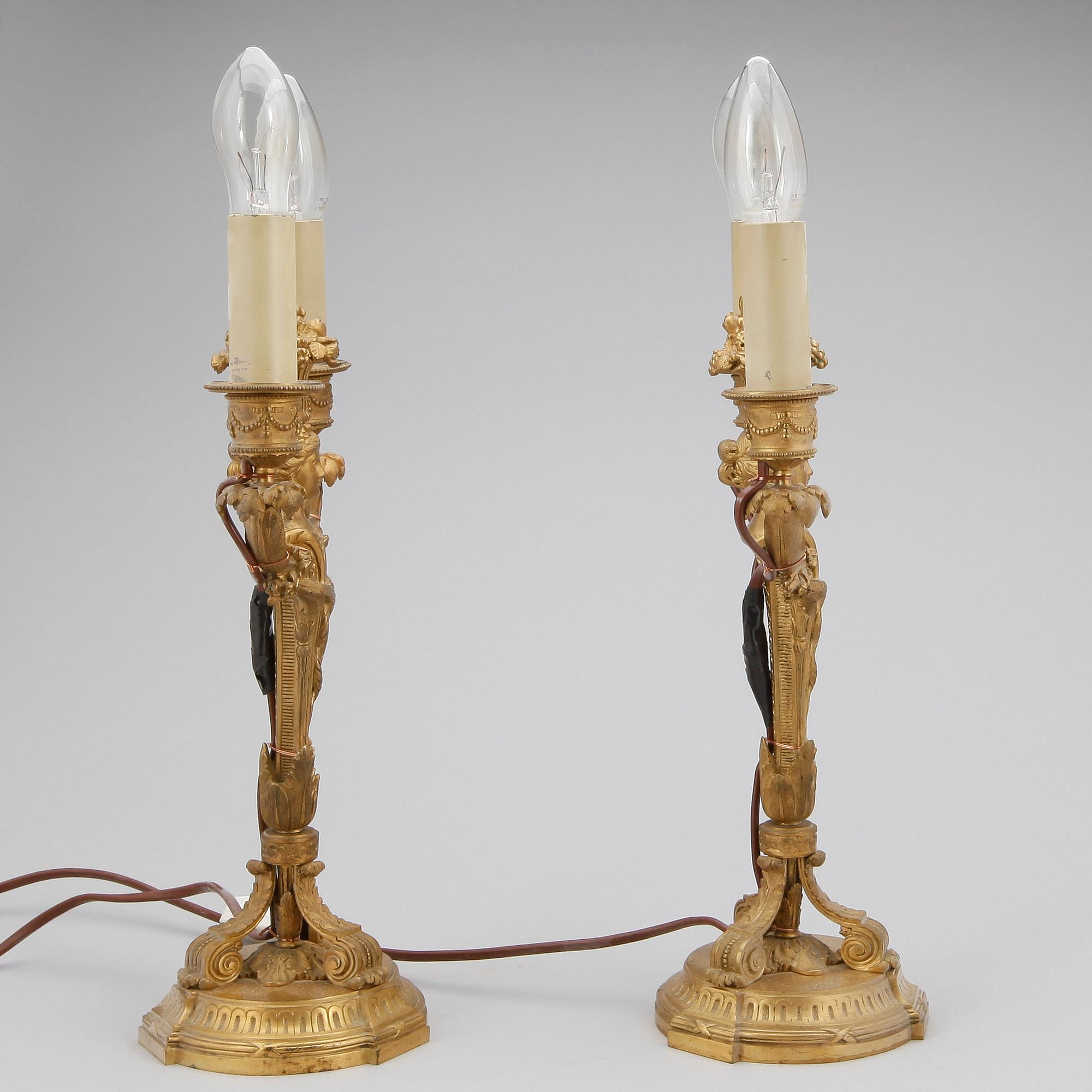 BORDSLAMPOR, ett par förgylld mässing, Ny-Louis XVI, 1800-talets andra hälft.