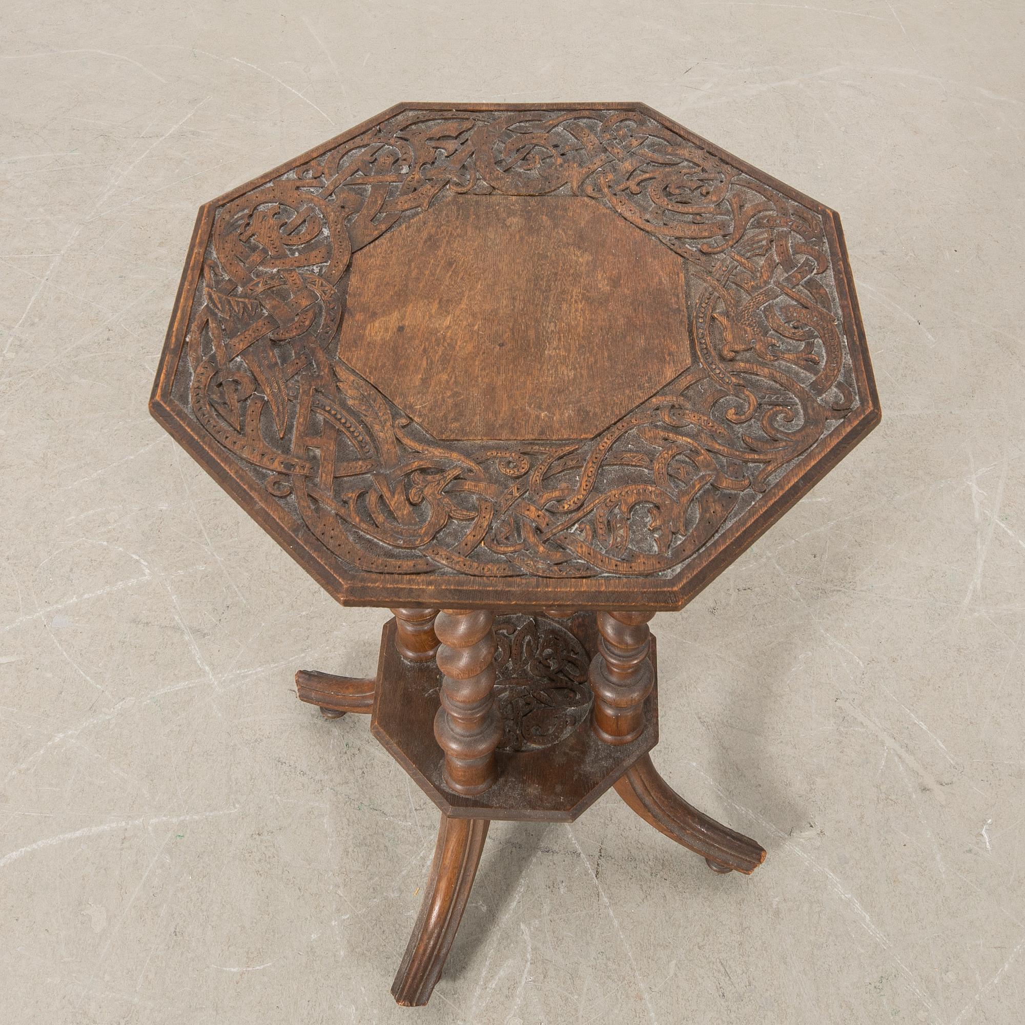 Bord Fornnordisk stil omkring 1900.