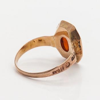 Ring, engraved carnelian "Faith, hope and love", 18K gold, Carl Johan Martin, Pori mid-19th century.