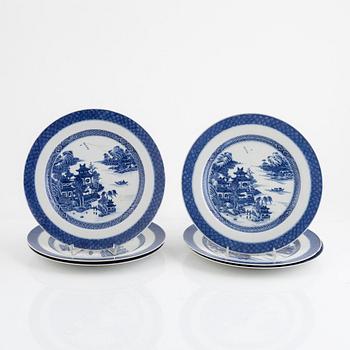 A set of twelve Chinese export blue and white porcelain plates, Qing dynasty, Jiaqing (1796-1820).