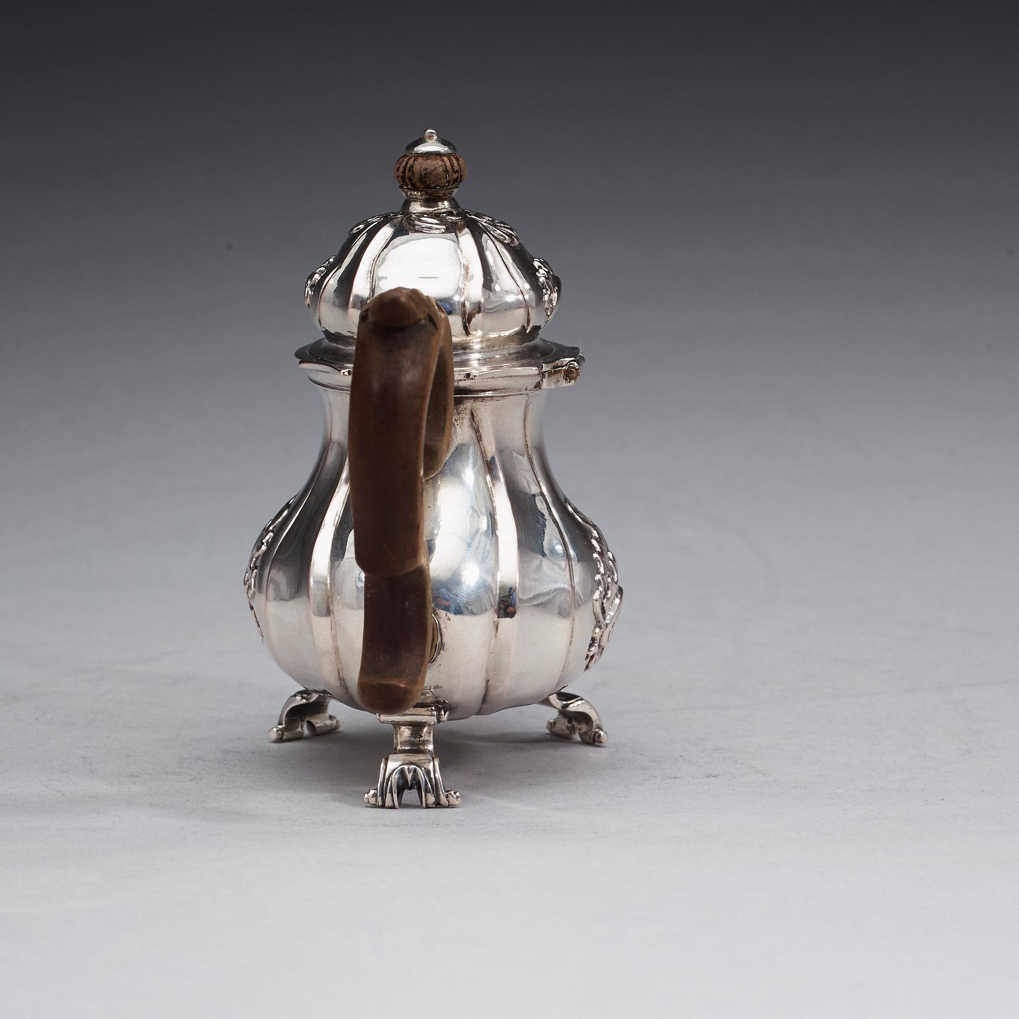 A Danish 18th century silver miniature tea-pot, marks of Jens Kjeldsen Sommerfeldt, Aalborg (1726-1767).