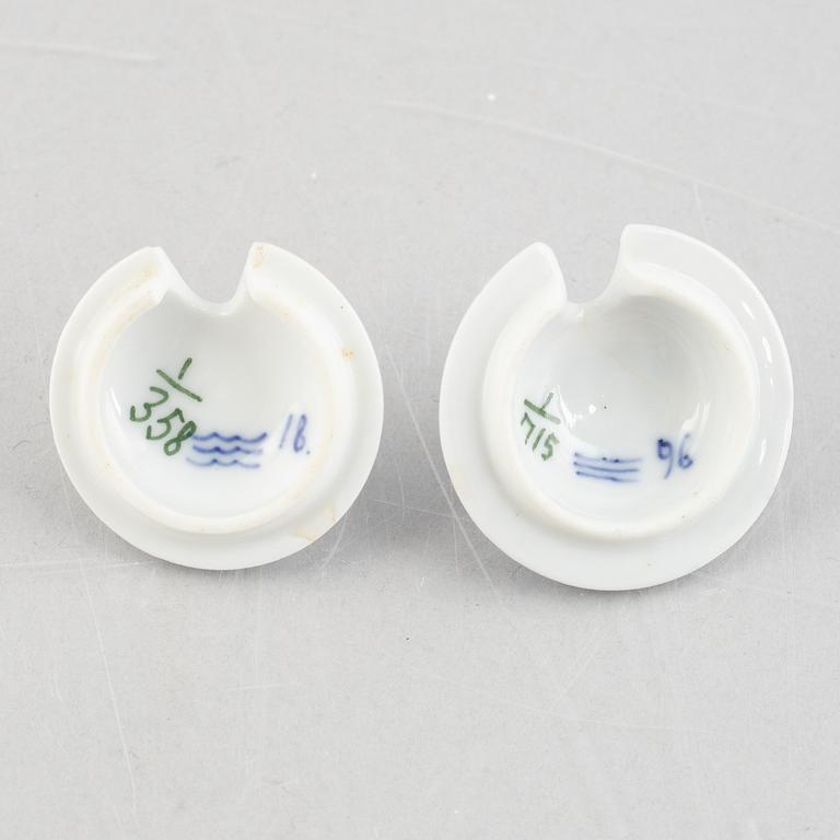 Two 'Blue Fluted' / 'Musselmalet rifflet' porcelain mustard pots, Royal Copenhagen, model 358 and 715, 1898-1923.