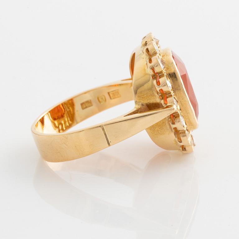 Ring in 18K gold with a fire opal and rose-cut diamonds.