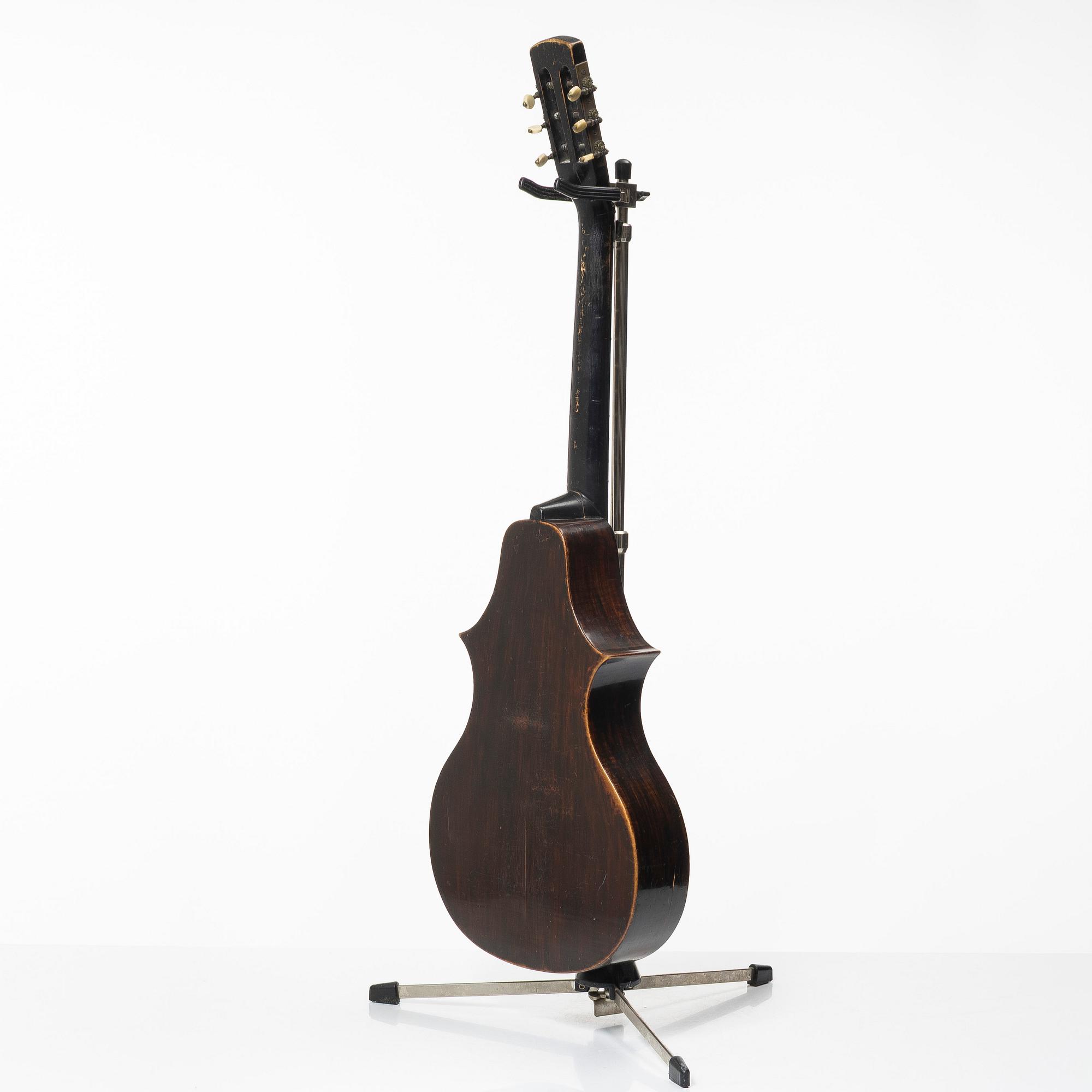 Acoustic guitar, "Wappengitarre", 19th century, Germany.