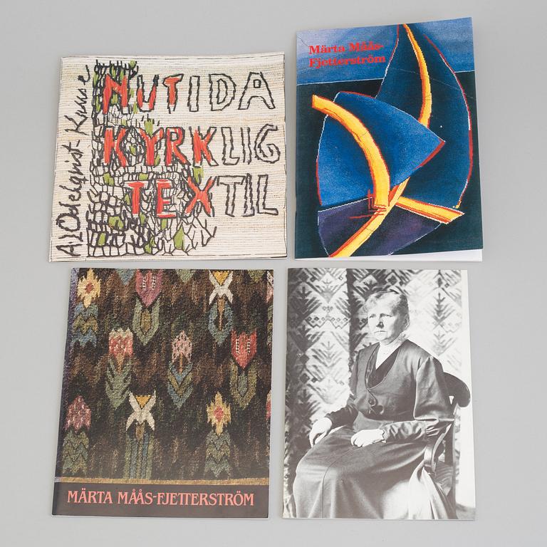 BOOKS AND BOOKLETS, 21 pieces, subject: modern Scandinavian carpets and textiles.