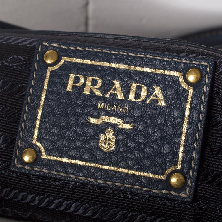 VÄSKA, Prada.