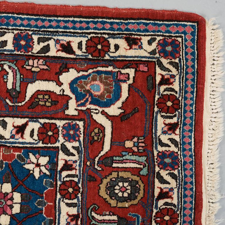 RUG. Semi-antique Veramin. 198,5 x 149,5 cm.