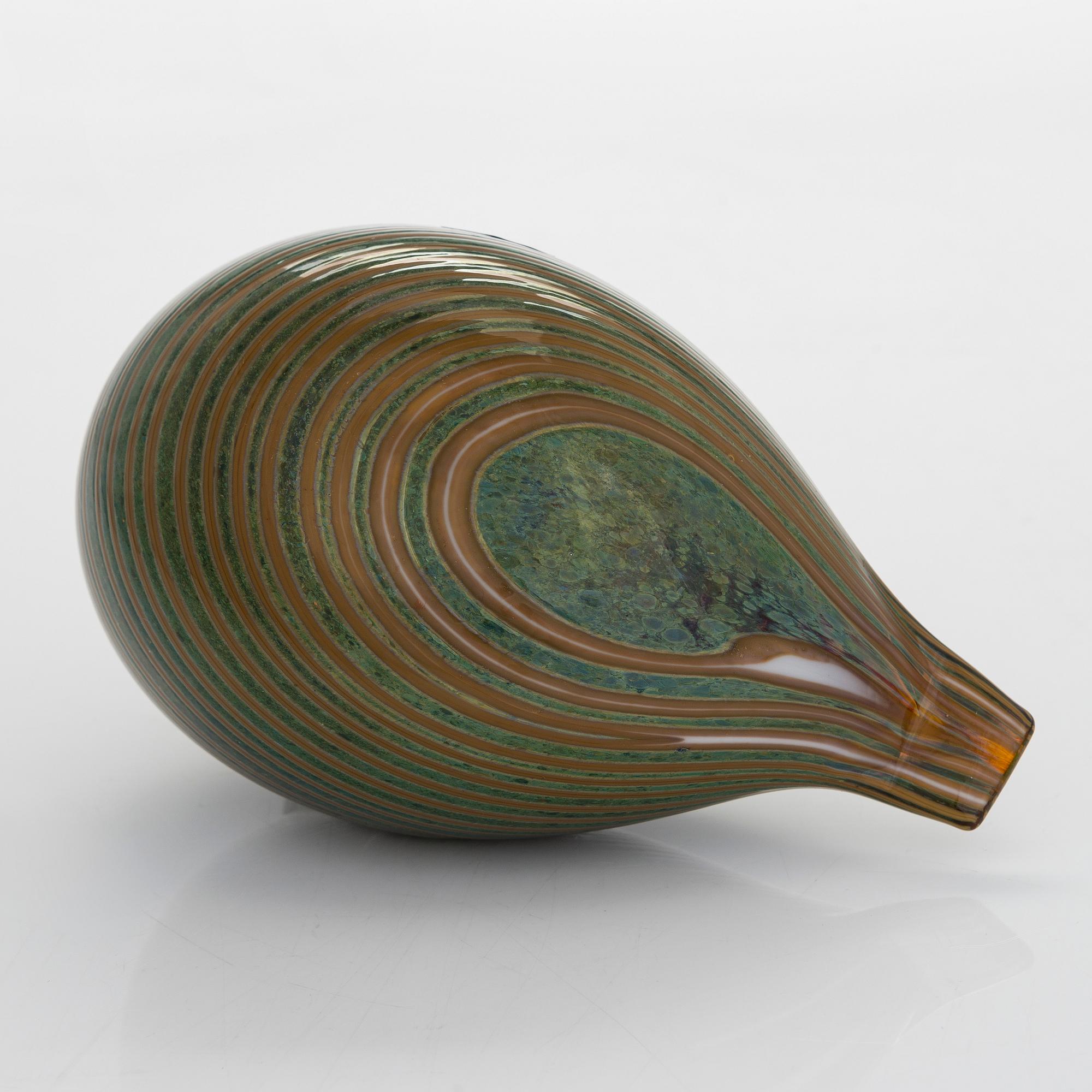 Oiva Toikka, a glass bird signed O. Toikka Nuutajärvi.