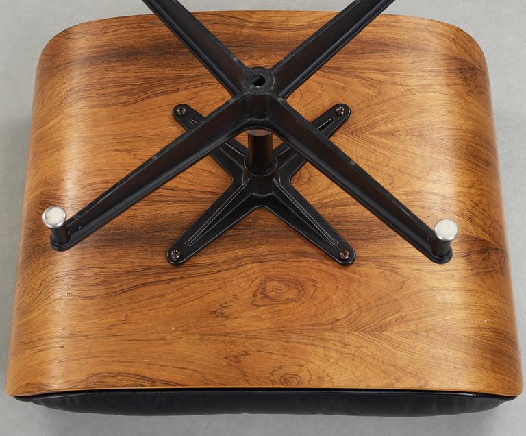 A Charles & Ray Eames "Lounge Chair and ottoman", Herman Miller, USA circa 1980.