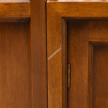 Vitrinskåp, ett par, samt skåp, Selva, Italien.