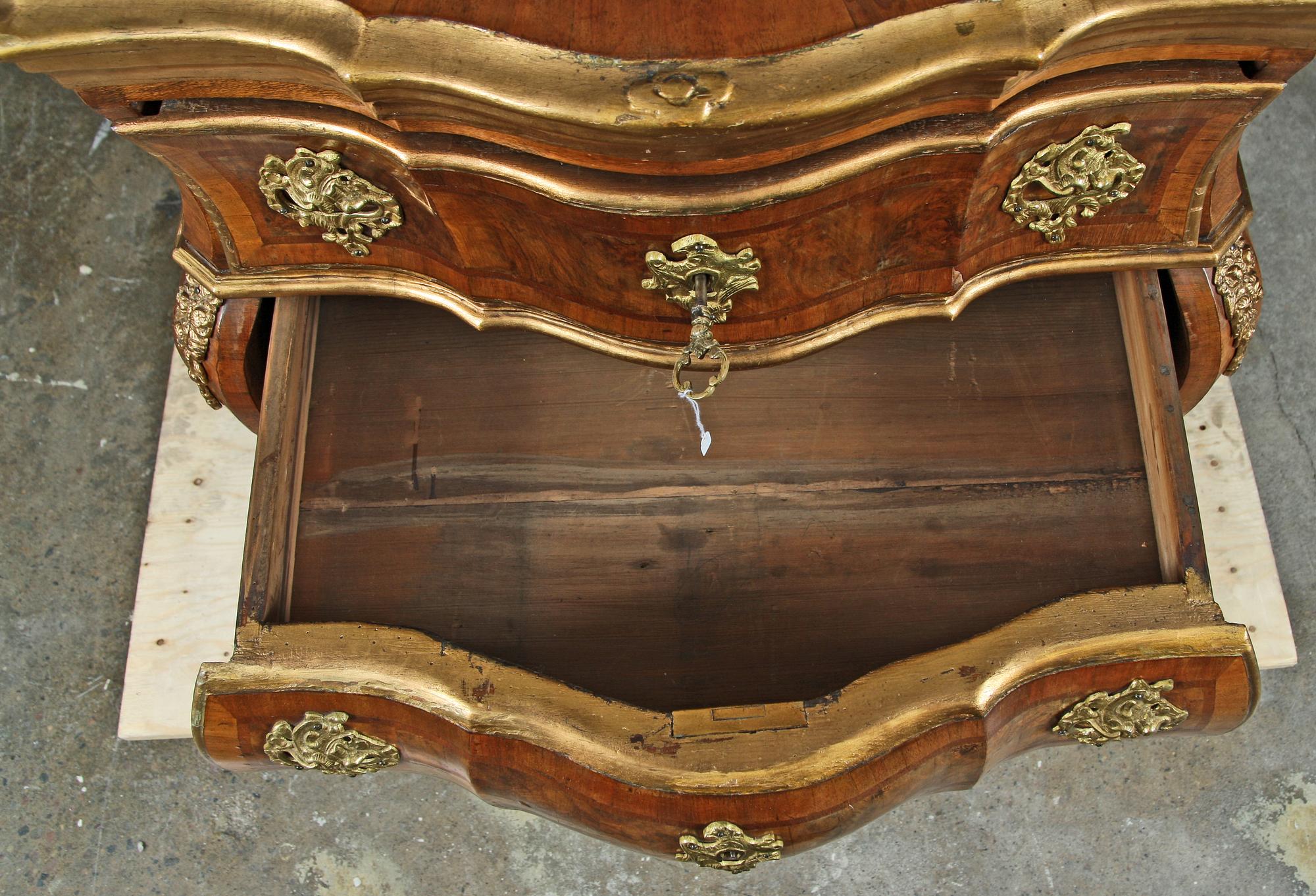 BYRÅ, rokokostil, 1800-1900-tal.