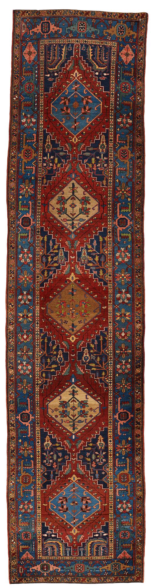 GALLERIMATTA, semiantik Nordvästpersisk Heris sannolikt, ca 421 x 96-99 cm.