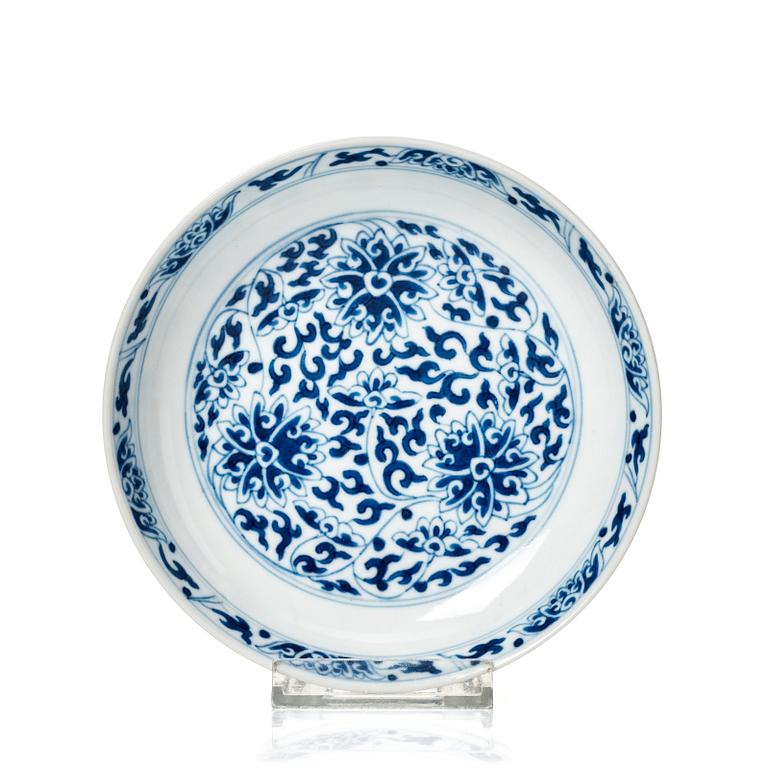 A blue and white dish, Qing dynasty with Daoguang seal mark.