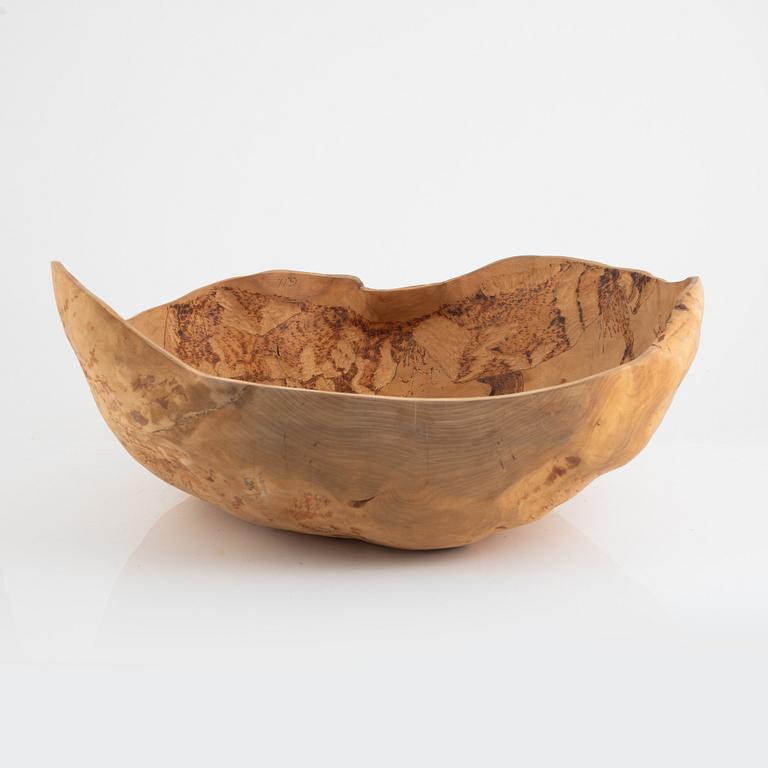 A bowl, signed G.N. and dated 77.