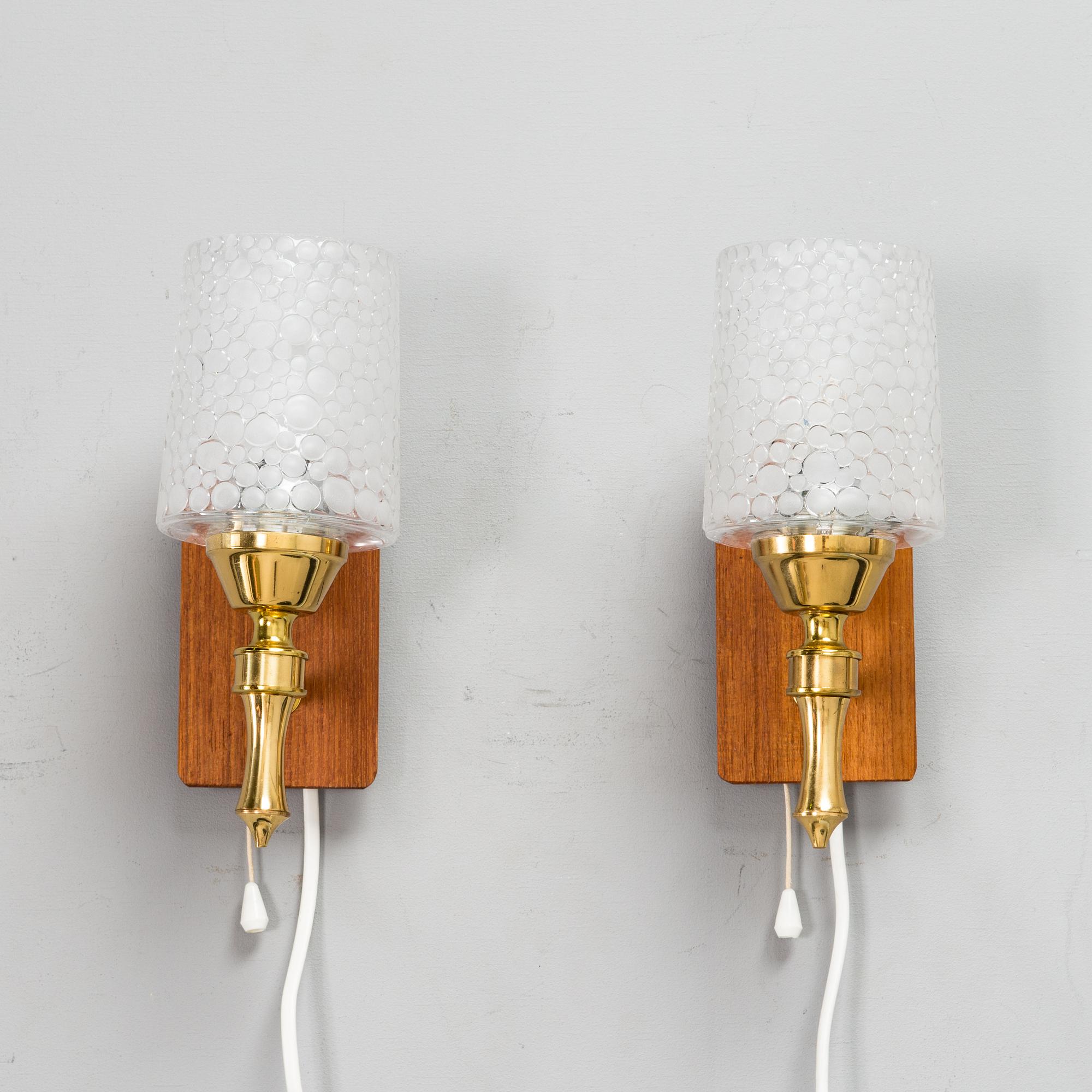 A pair of 1960' '23105' wall lights for Valinte,.