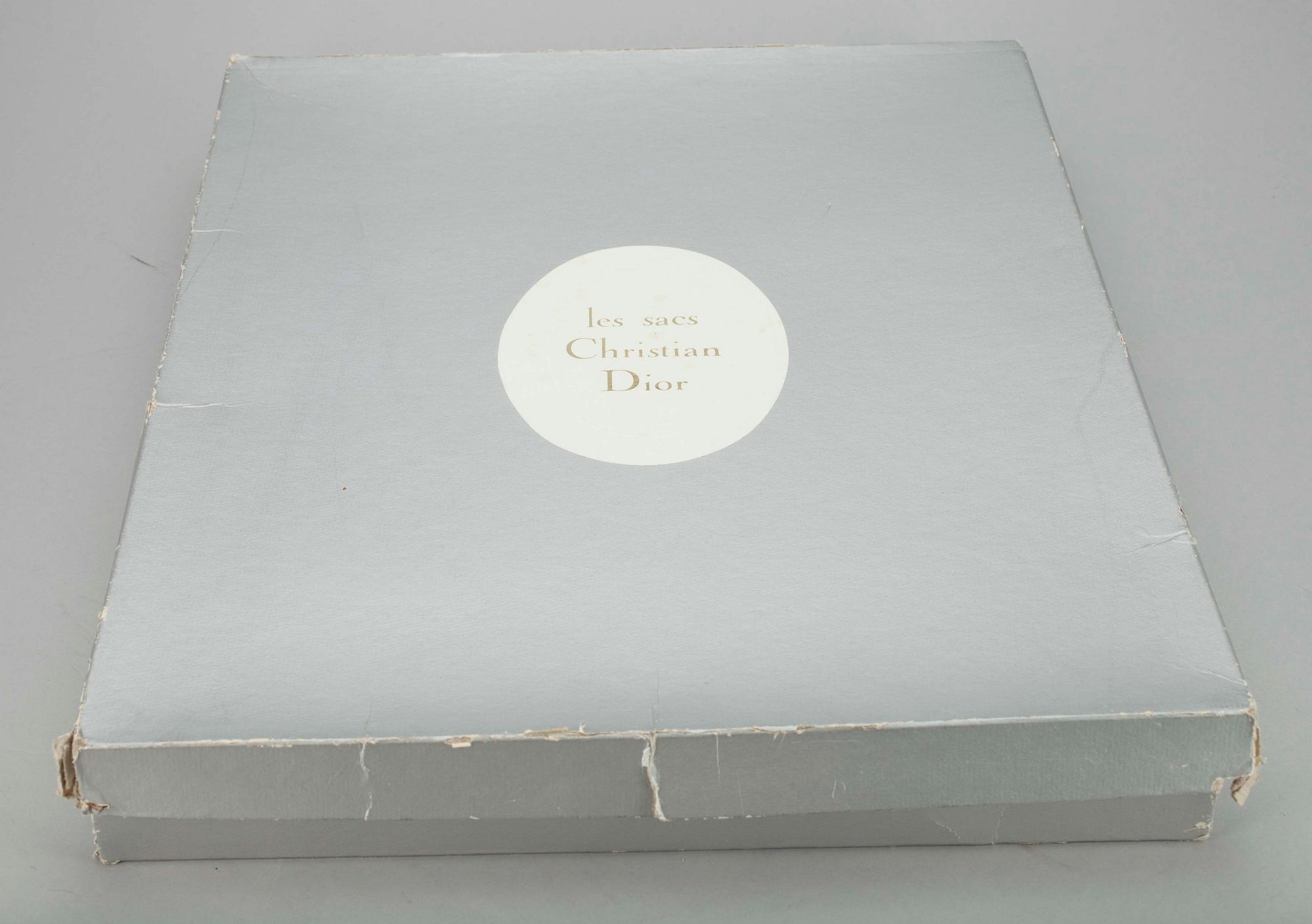 ASIAKIRJALAUKKU, Christian Dior.