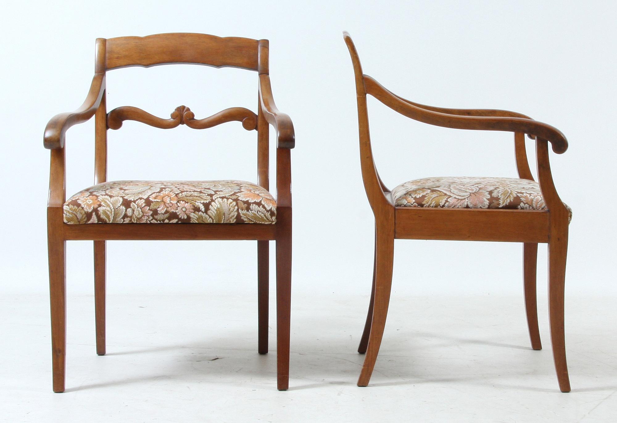 KARMSTOLAR, ett par, 1900-talets första hälft.