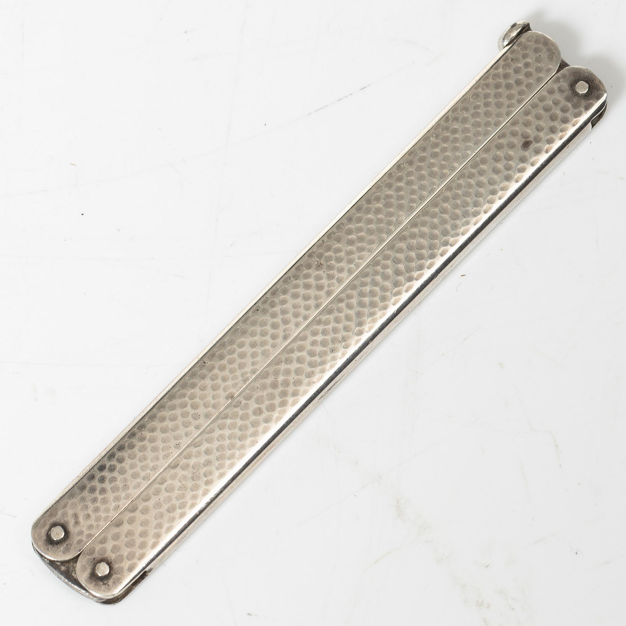 A group of salts and miniatures, part Japanese and Chinese, part silver, around 1900.