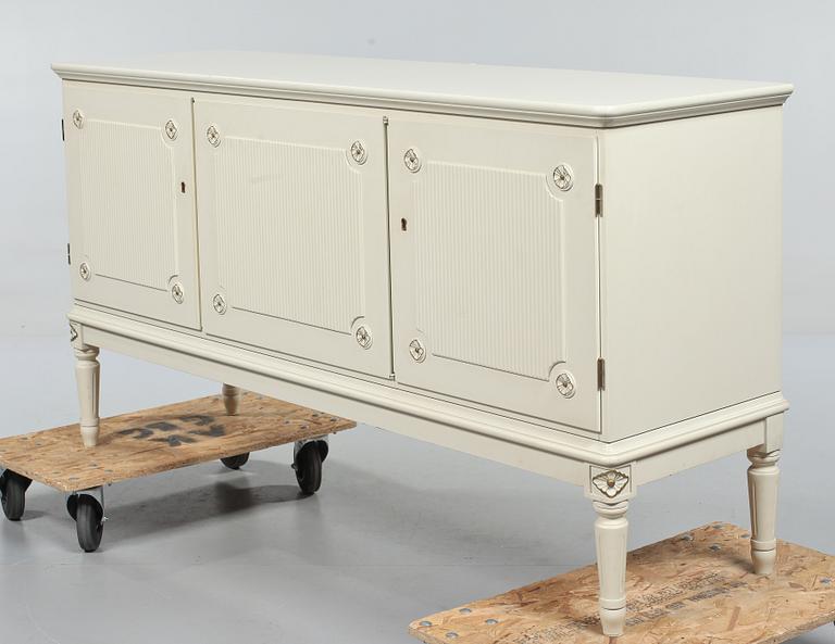 SIDEBOARD, gustaviansk stil, 1900-talets andra hälft.