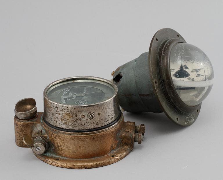 KOMPASS, Henry Browne & Son, London samt KNOPMÄTARE, Svenska A/B logg, Stockholm, 1900-tal.