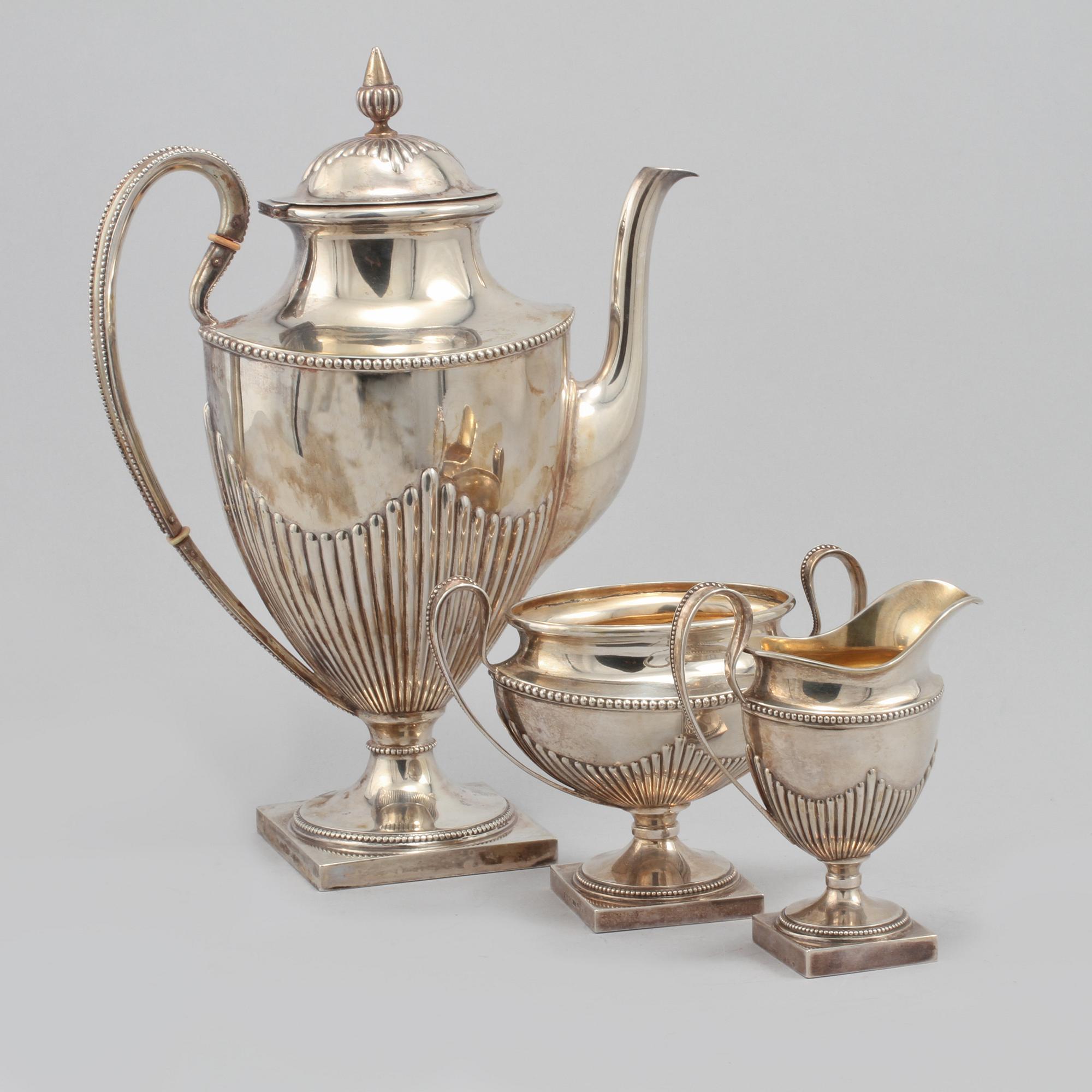 KAFFESERVIS, 3 delar, silver, empirestil, delvis Swenson & Luhr, Göteborg, omkring sekelskiftet 1900, total vikt 1020 g.