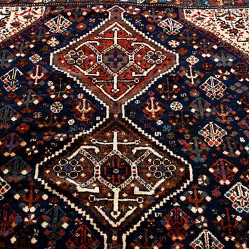 MATTA, semiantik Shiraz, ca 222 x 189 cm.