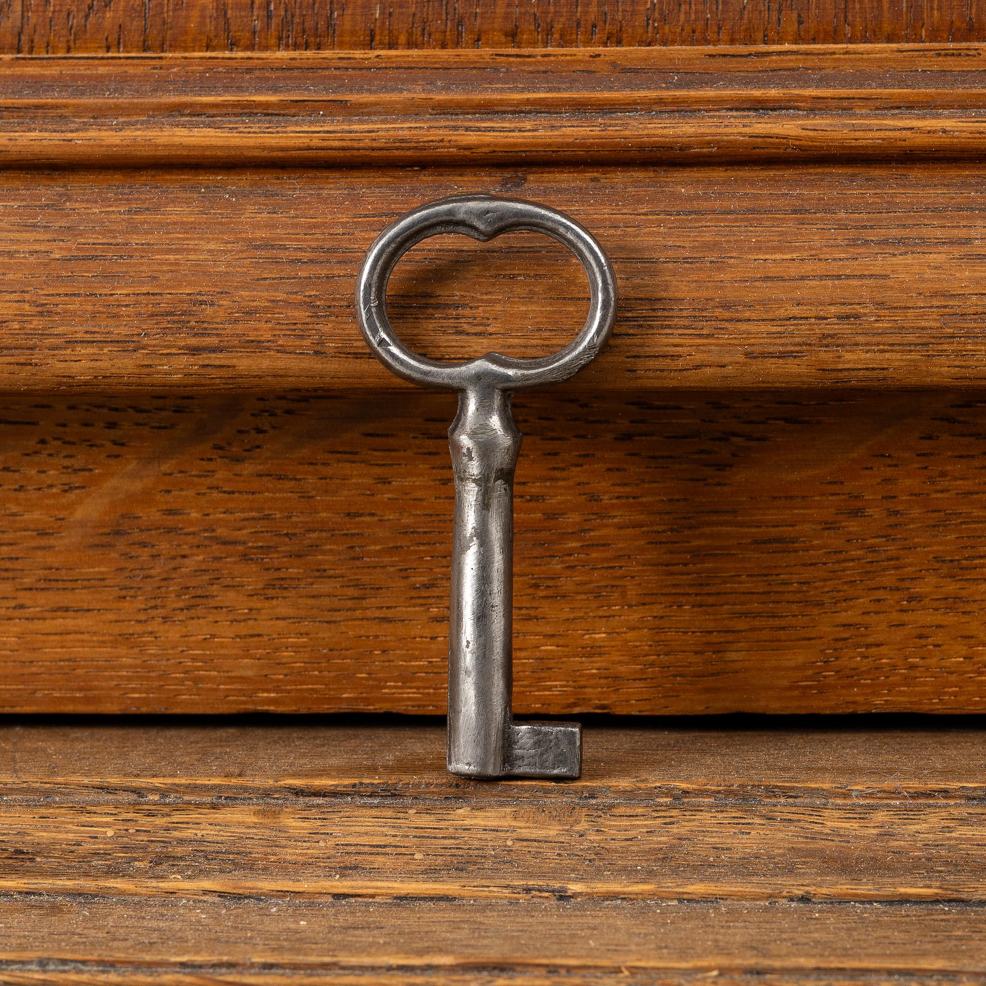 Display cabinet, late 19th century.