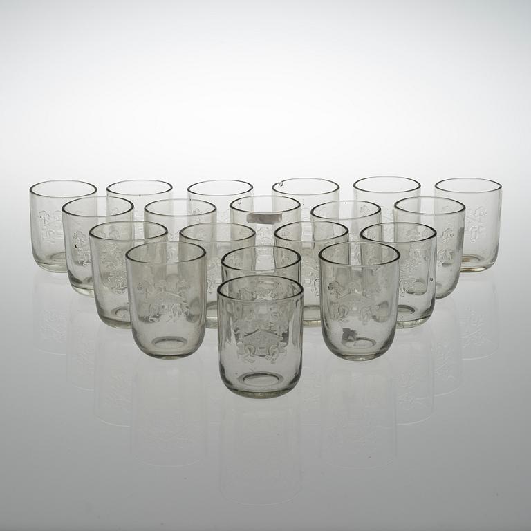 JUOMALASEJA, 19 kpl, malli LH, suunnittelija Tapani Lemminkäinen, valmistaja Nuutajärvi Notsjö 1940-luku.