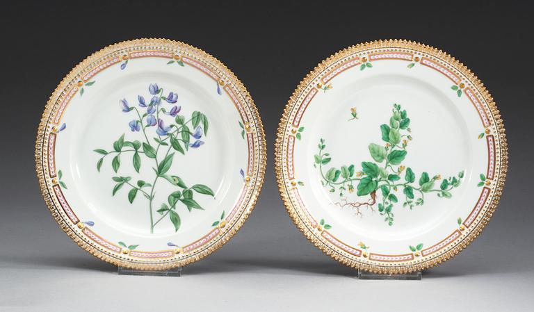 A set of seven Royal Copenhagen 'Flora Danica' dinner plates, Denmark, 20th Century.