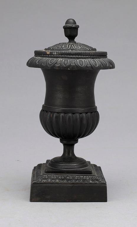 URNA MED LOCK, gjutjärn, Ryssland, 1800-tal.