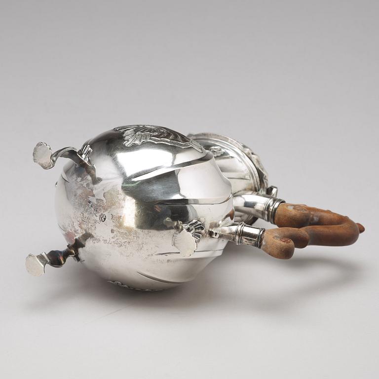 Jens Kieldsen Sommerfeldt (verksam i Aalborg, född 1692, död 1772), kaffekanna, silver. Rokoko.