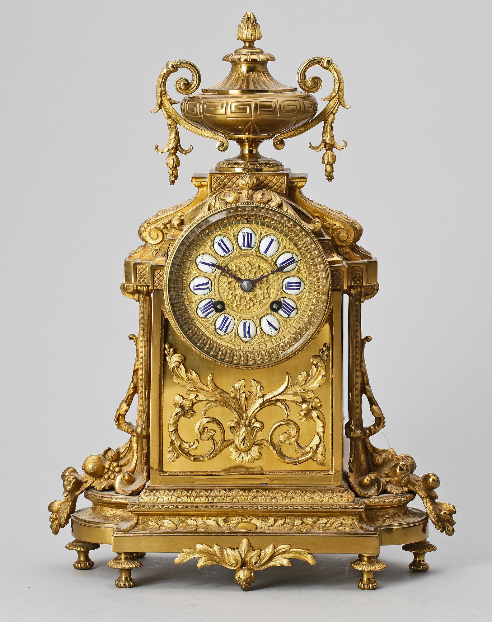 BORDSPENDYL, nyrenässans, Bernoux, Paris, Frankrike 1800/1900-tal.