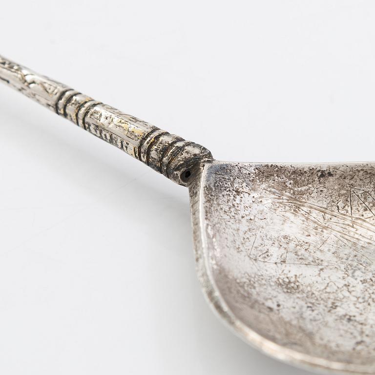 Brännvinssked, silver, barock, 1600-tal. Icke identifierad stämpel.